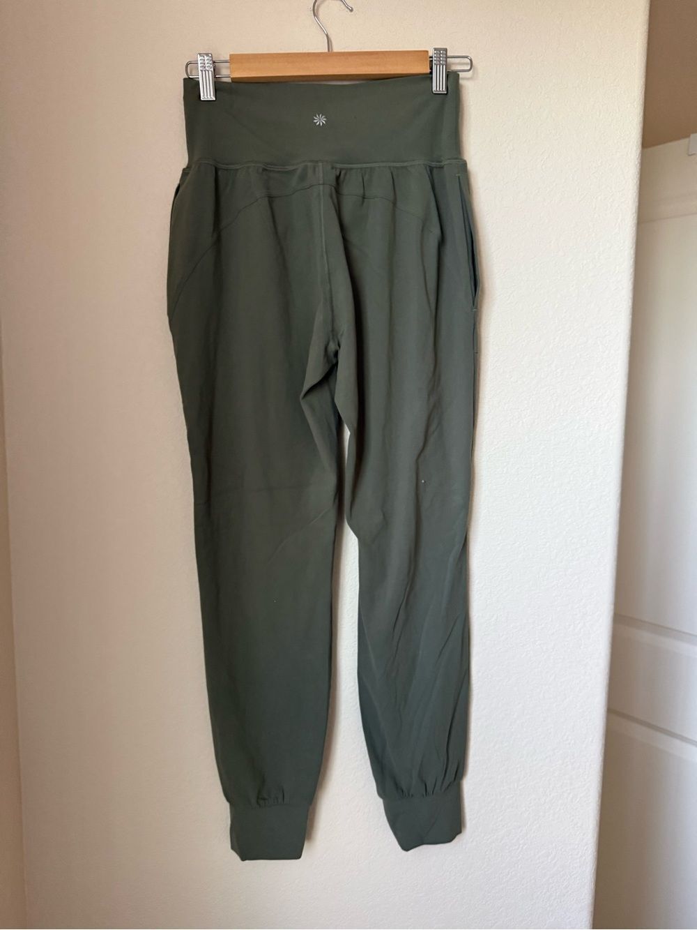 Athleta Salutation High Rise Jogger Green Size Small